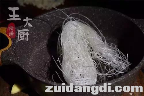 1b810004e35fa5baeea3