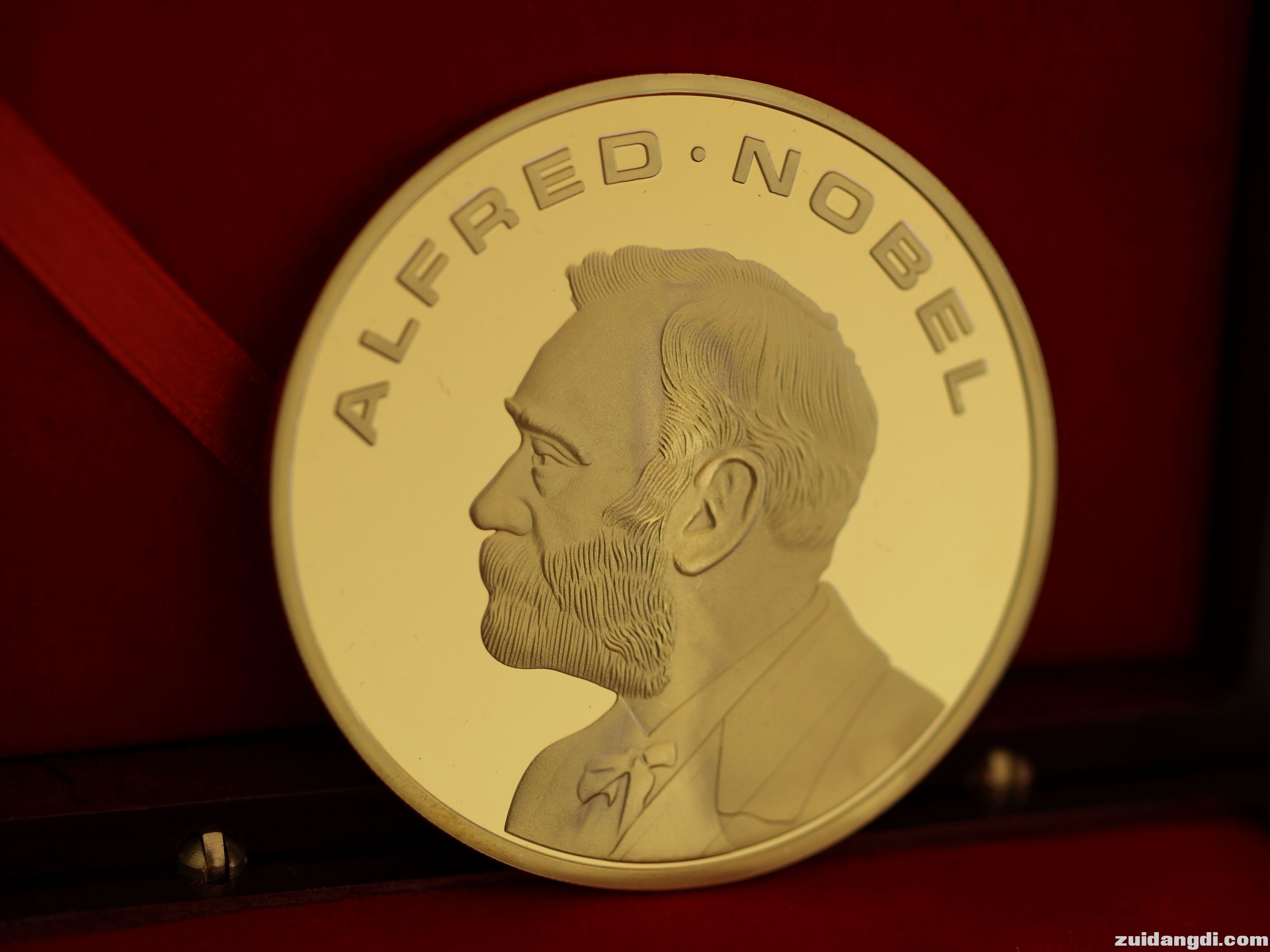 诺奖评委会决定将2018年新诺贝尔奖（Nobel Prize）授予霍金（Stephen Hawking） (1).jpg