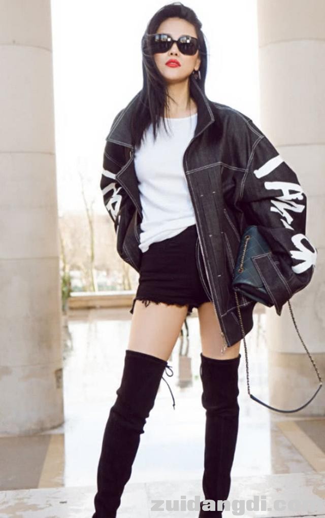 袁娅维身穿紧身牛仔裤，却暴露了小短腿，戴墨镜倒也挺有气质-7.jpg