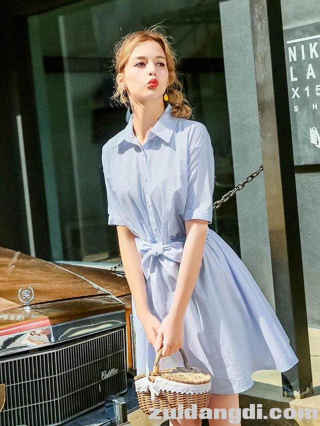 今夏流行的衬衫裙，不会搭配，备上一件衬衫裙就够了-1.jpg