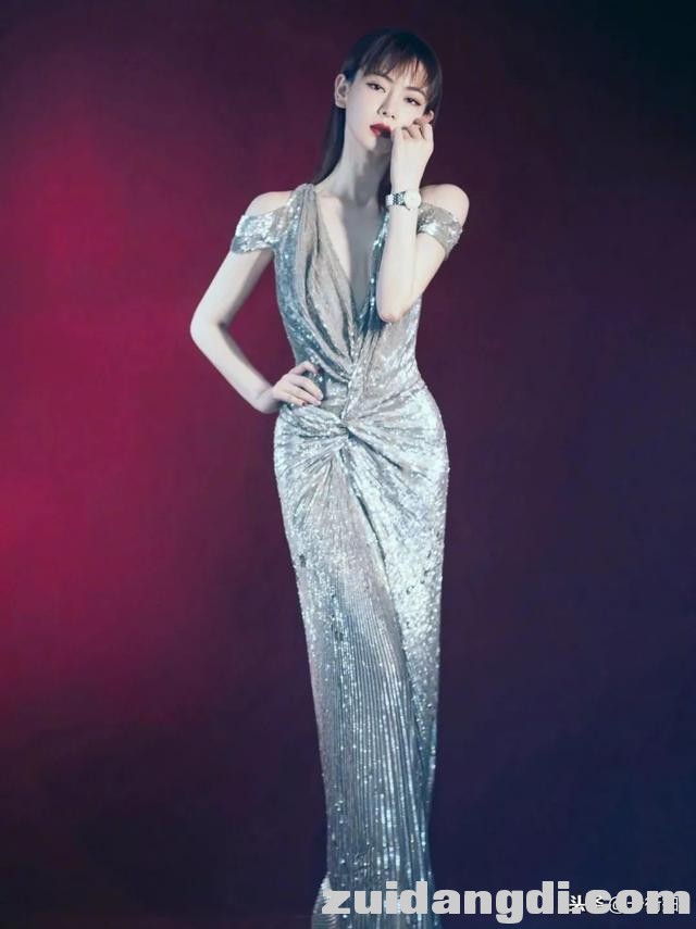 年会美裙穿什么？唐嫣头纱当裙子、宋茜穿了鱼鳞片？倪妮靠它赢-3.jpg