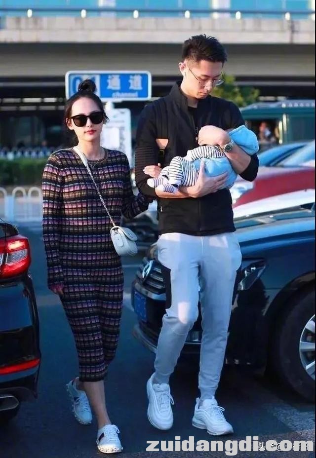 张嘉倪与老公秀恩爱，18的脸穿成48岁身材，这双鞋又来炫富了？-10.jpg