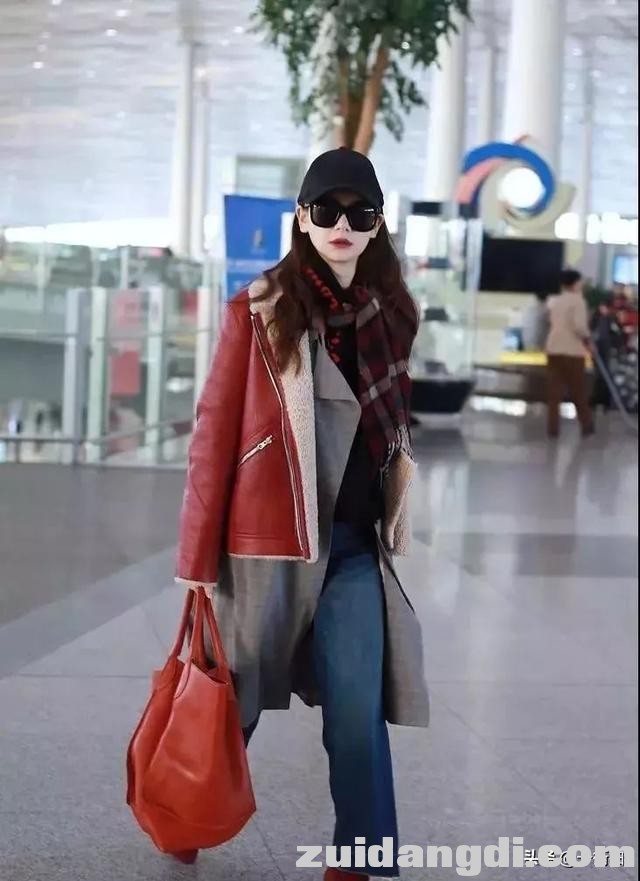 戚薇放大招了，竟穿了羽绒服和睡衣现身机场，混搭界的扛把子啊！-8.jpg