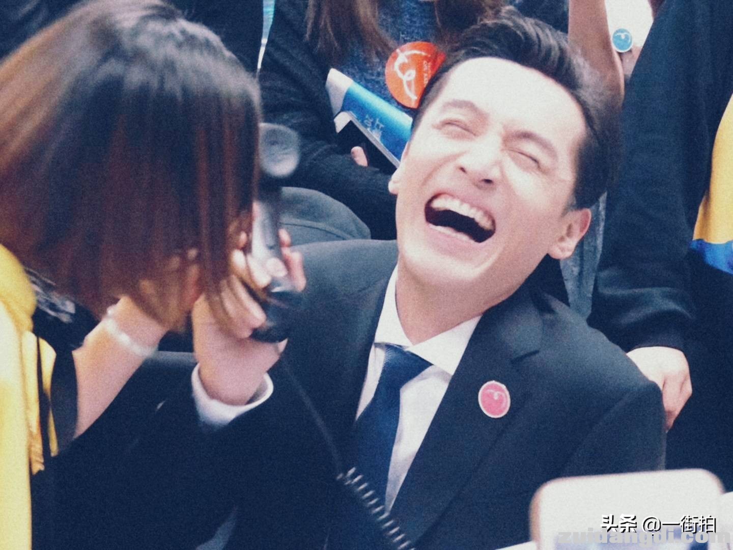 胡歌，一个被岁月厚待的大男孩，笑起来太有感染力了！-2.jpg