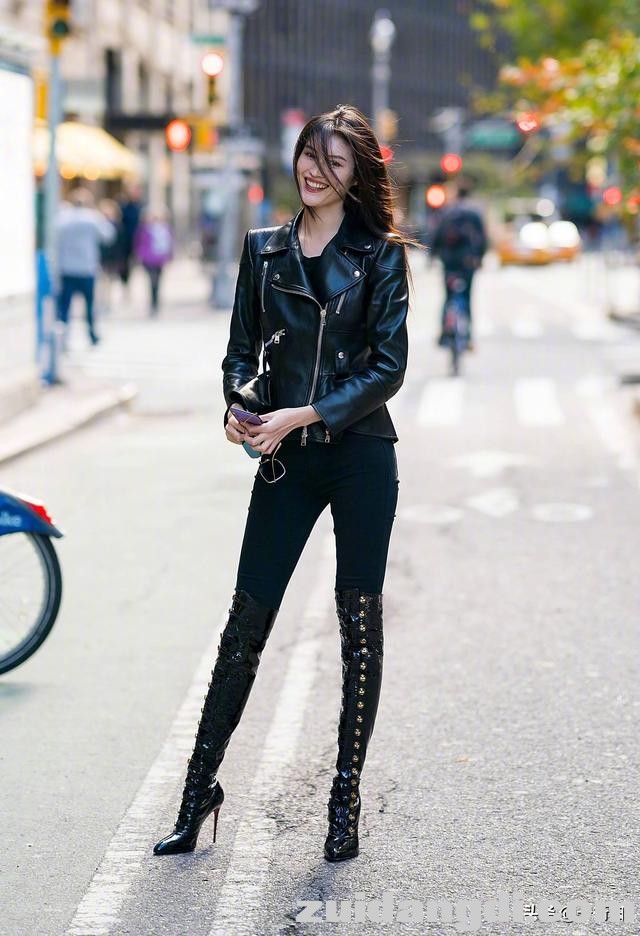 迪丽热巴、杨超越都爱的黑色皮衣，这样穿才好看！-5.jpg