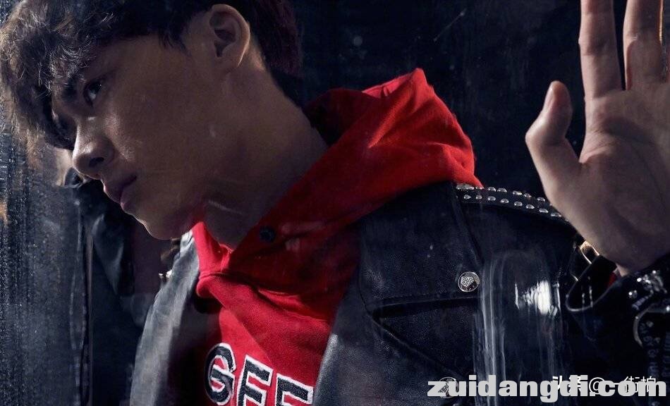 李易峰《时装 L'OFFICIEL》二月刊封面，各种风格都能hold住！-7.jpg