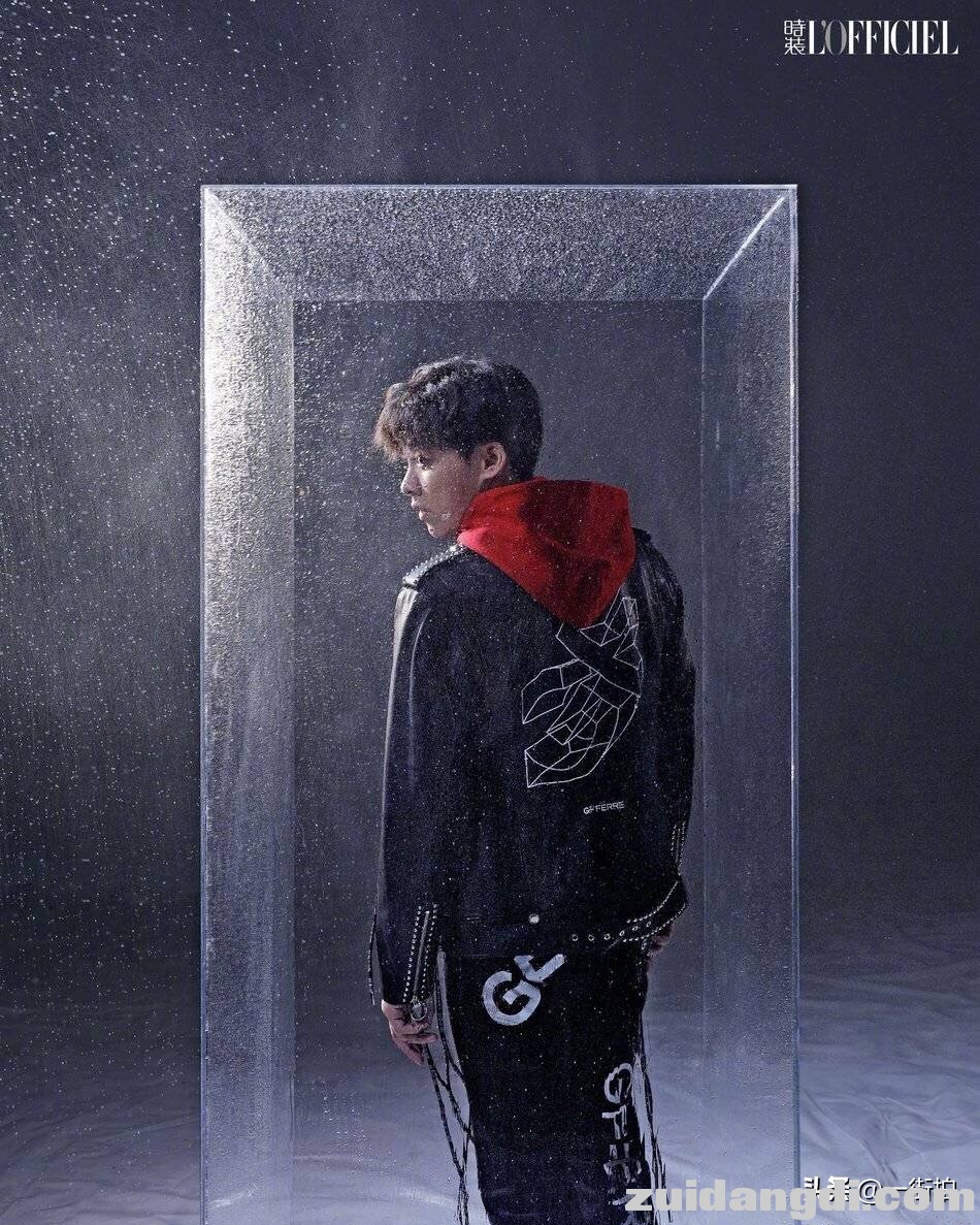 李易峰《时装 L'OFFICIEL》二月刊封面，各种风格都能hold住！-8.jpg
