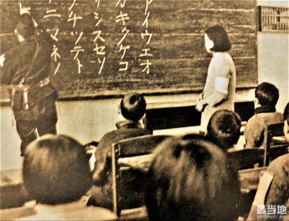 老照片：侵华日军丑陋的嘴脸，图10强迫占领区儿童学习日语-10.jpg