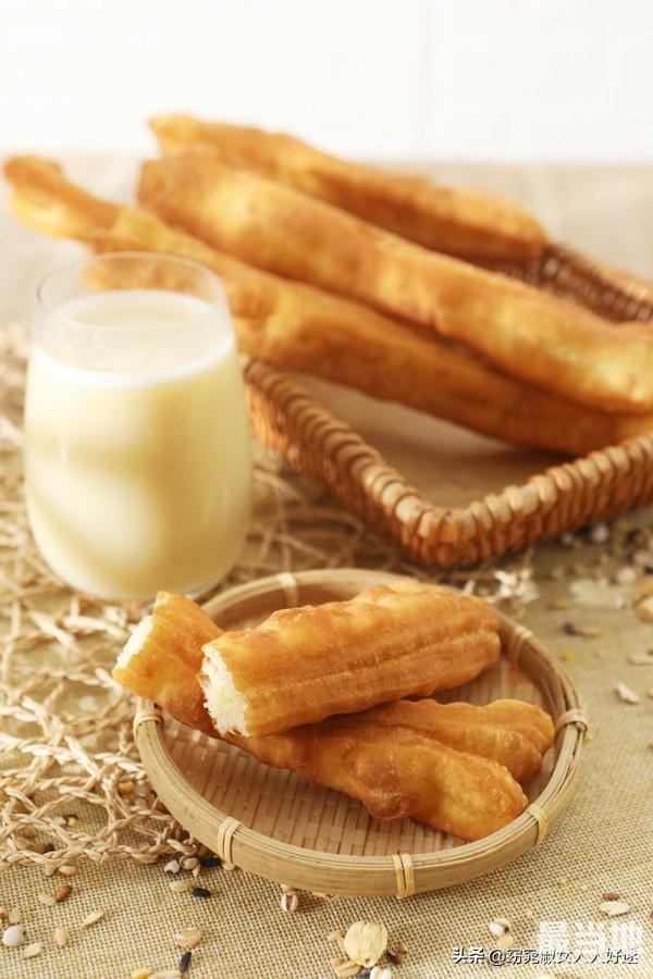 制作油条，蓬松香脆的油条最能称得上“国民早餐”了。-19.jpg