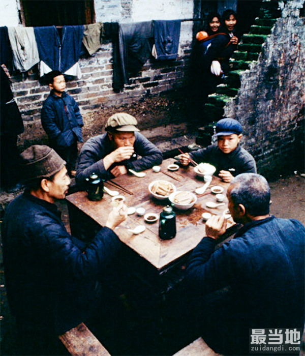 镜头下：1981年的中国农村，第十张的场景你肯定经历过！-8.jpg
