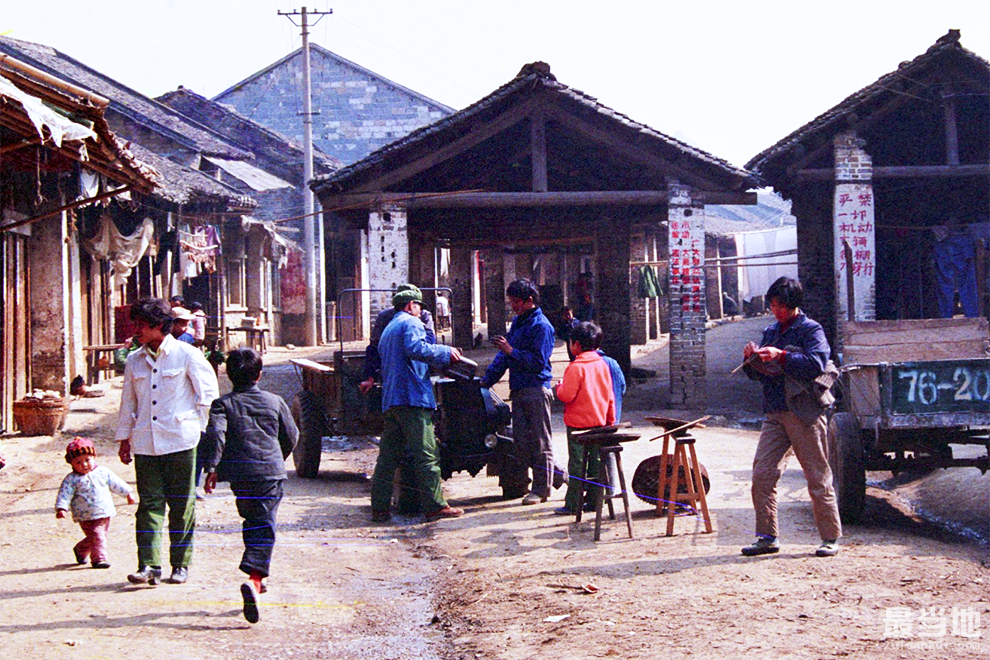 镜头下：1981年的中国农村，第十张的场景你肯定经历过！-12.jpg