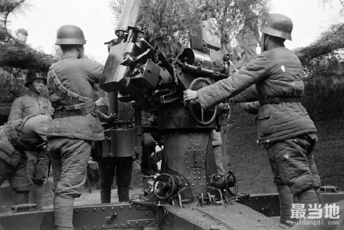 老照片：1941年日军空袭重庆期间，驻守重庆的国军防空部队-2.jpg