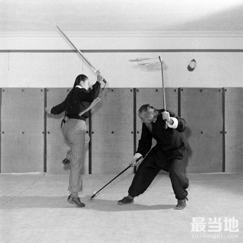 老照片：1948年69岁的武术大师佟忠义演示中国功夫-9.jpg