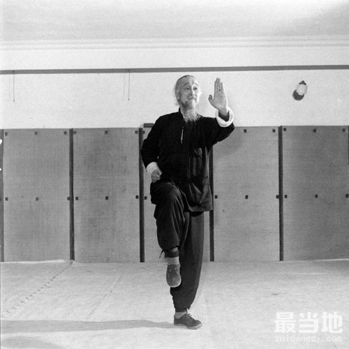 老照片：1948年69岁的武术大师佟忠义演示中国功夫-6.jpg