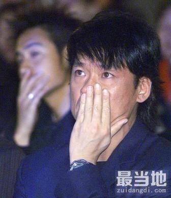 直击张国荣的葬礼：谢霆锋、洪金宝等大佬出席，袁咏仪哭的失控！-3.jpg