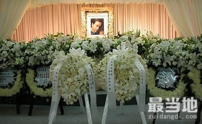 直击张国荣的葬礼：谢霆锋、洪金宝等大佬出席，袁咏仪哭的失控！-2.jpg