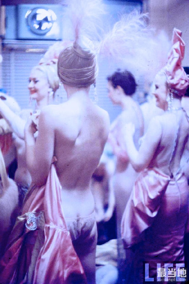 老照片：1958年纽约夜总会，艳舞女郎们的心酸夜生活-5.jpg