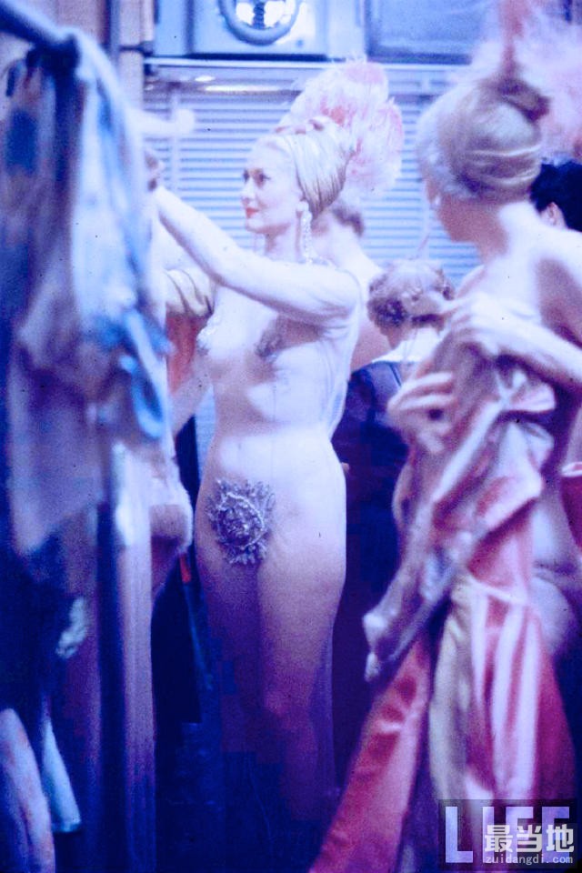 老照片：1958年纽约夜总会，艳舞女郎们的心酸夜生活-9.jpg