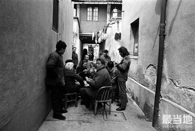 老照片：上海记忆1980年代，老弄堂里的百姓生活-3.jpg