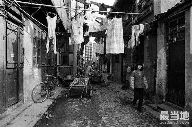 老照片：上海记忆1980年代，老弄堂里的百姓生活-8.jpg