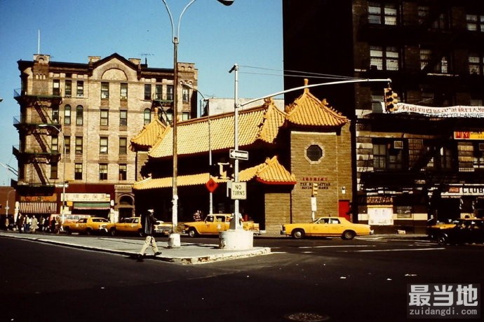 老照片：1980年曼哈顿街景，美国纽约的金融、商业中心地-5.jpg