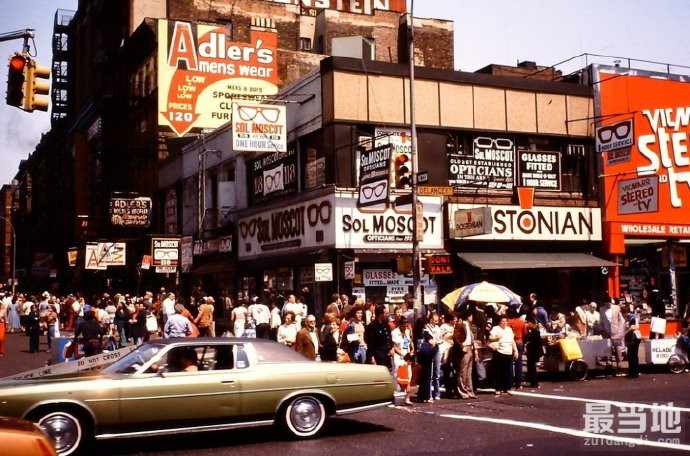 老照片：1980年曼哈顿街景，美国纽约的金融、商业中心地-6.jpg