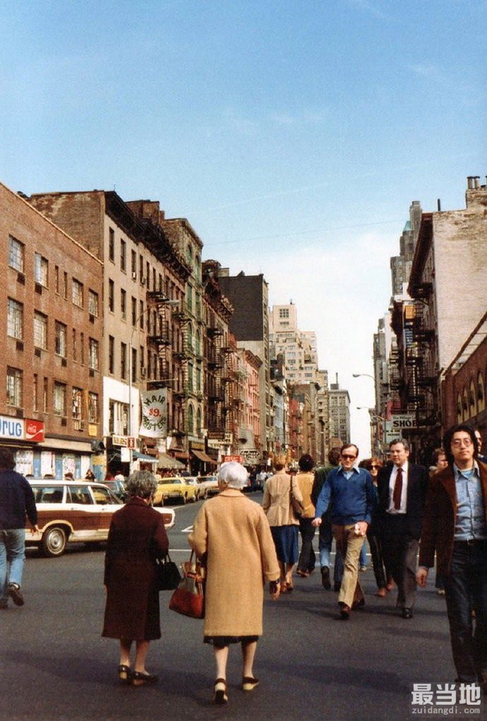 老照片：1980年曼哈顿街景，美国纽约的金融、商业中心地-9.jpg