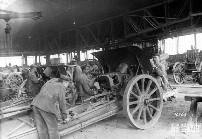 老照片：1917年第一次世界大战期间，德国陆军军械修理厂-3.jpg