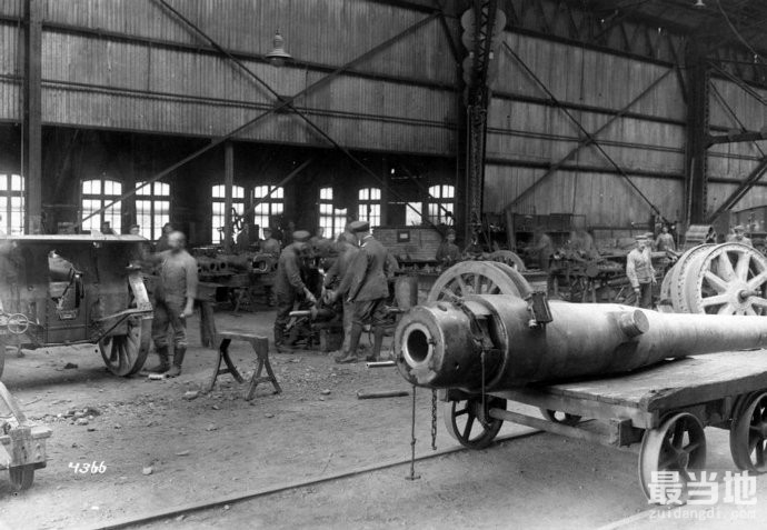 老照片：1917年第一次世界大战期间，德国陆军军械修理厂-1.jpg