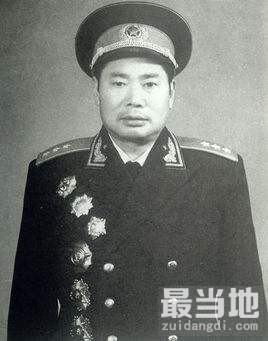 实拍“勇将”杨得志墓，墓地朴实鲜花常伴，墓碑上两句话彰显一生-1.jpg
