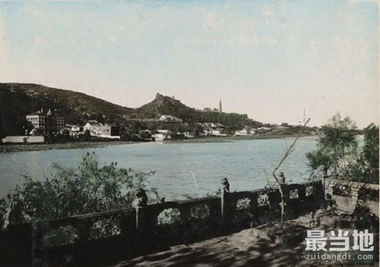 老照片：20年代初的杭州，图3是倒塌前的雷峰塔-2.jpg