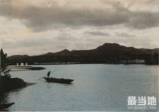 老照片：20年代初的杭州，图3是倒塌前的雷峰塔-4.jpg