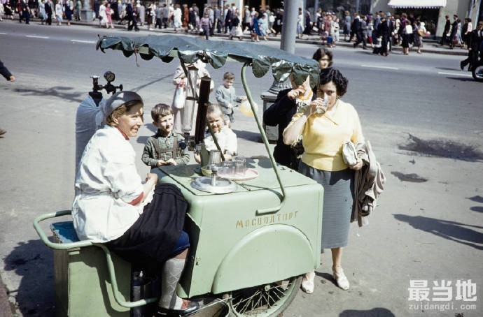 老照片：街拍1959年的莫斯科-10.jpg