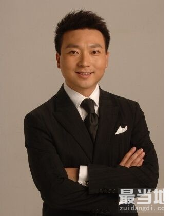 看完康辉妻子，再看看白岩松妻子，她年轻时好美，有名的模范夫妻-1.jpg