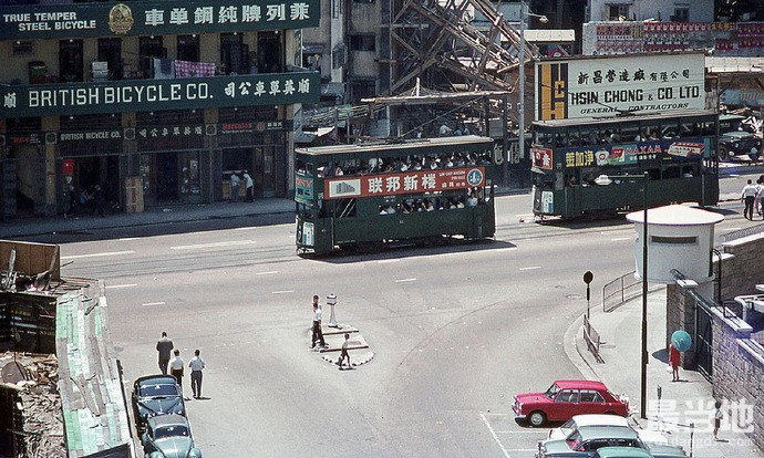 老照片：香港旧影1966年，高楼林立，私家车成排-8.jpg