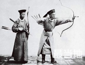 你又被电视剧骗了，真实的晚清射箭比赛，动作让人忍俊不禁-4.jpg