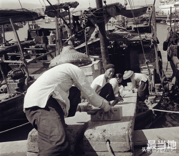 直击1955年香港的老照片：人们淳朴勤劳，最后一张小孩很可爱-12.jpg