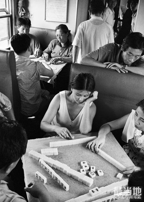 直击八九十年代火车上的旅客：与今天火车上的众生相一样吗？-8.jpg