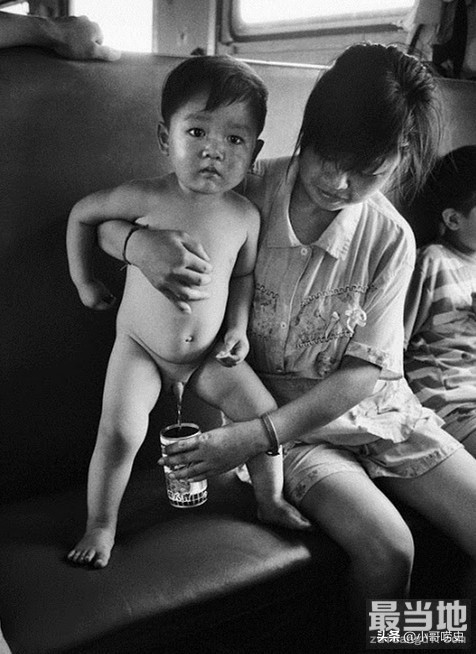 直击八九十年代火车上的旅客：与今天火车上的众生相一样吗？-9.jpg