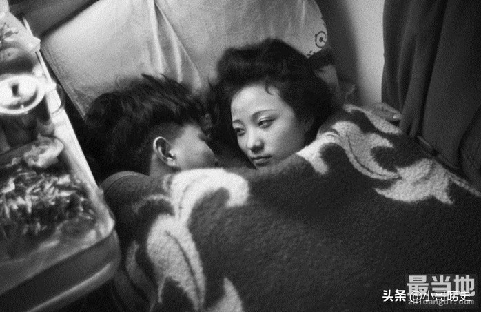 直击八九十年代火车上的旅客：与今天火车上的众生相一样吗？-14.jpg