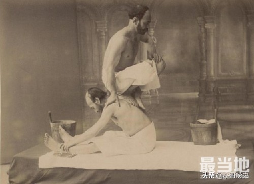 老照片：19世纪末格鲁吉亚东方浴场男人做SPA-2.jpg