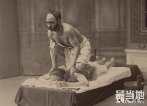 老照片：19世纪末格鲁吉亚东方浴场男人做SPA-3.jpg