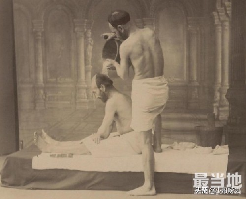 老照片：19世纪末格鲁吉亚东方浴场男人做SPA-7.jpg