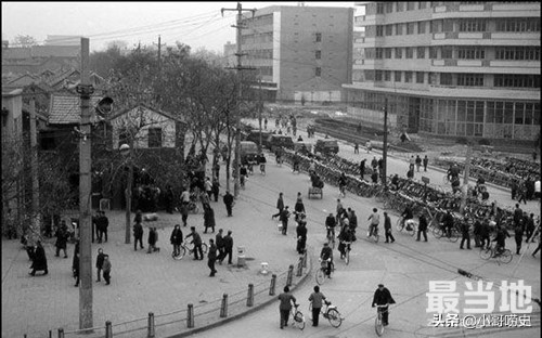 老照片：那时候路口很少有红绿灯 故宫门票很便宜-5.jpg