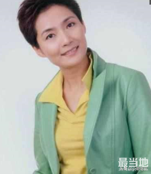 43岁患癌去世 瞒病情与老公离婚 临终病榻前无一人 葬礼许晴泪崩-1.jpg