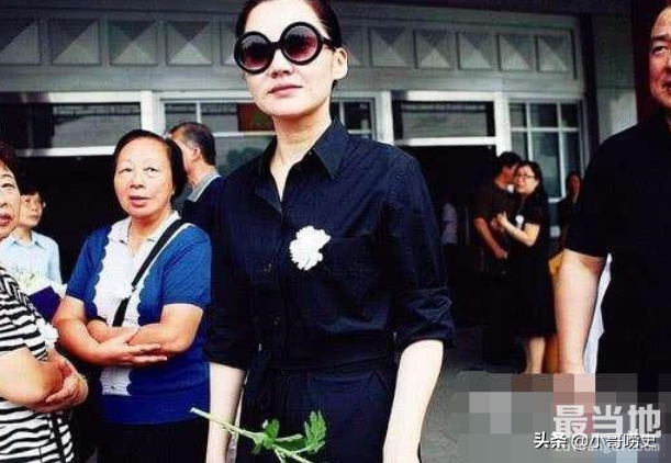 43岁患癌去世 瞒病情与老公离婚 临终病榻前无一人 葬礼许晴泪崩-4.jpg