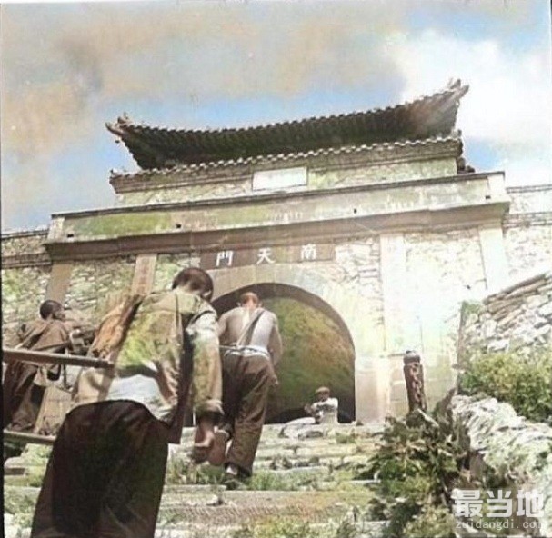 山东省泰安市老照片，1940年左右“五岳独尊”泰山-5.jpg