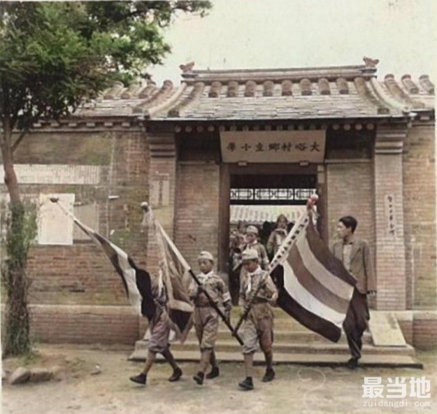 老照片：日伪时期北京门头沟地区，关帝庙內的大峪村乡立小学-1.jpg