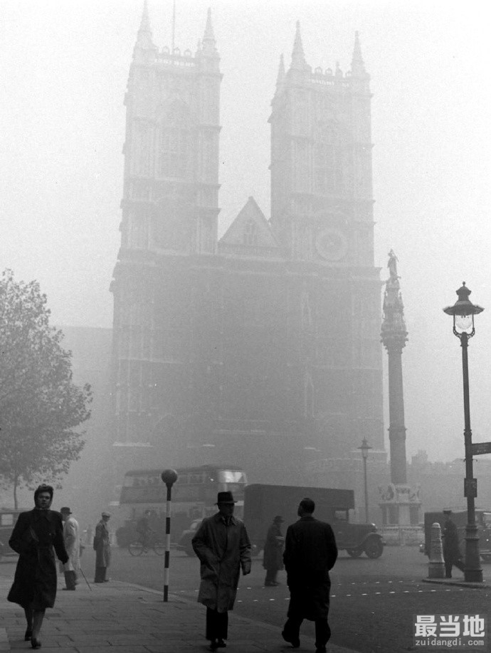 老照片：1947年，大雾弥漫中的英国首都伦敦-7.jpg