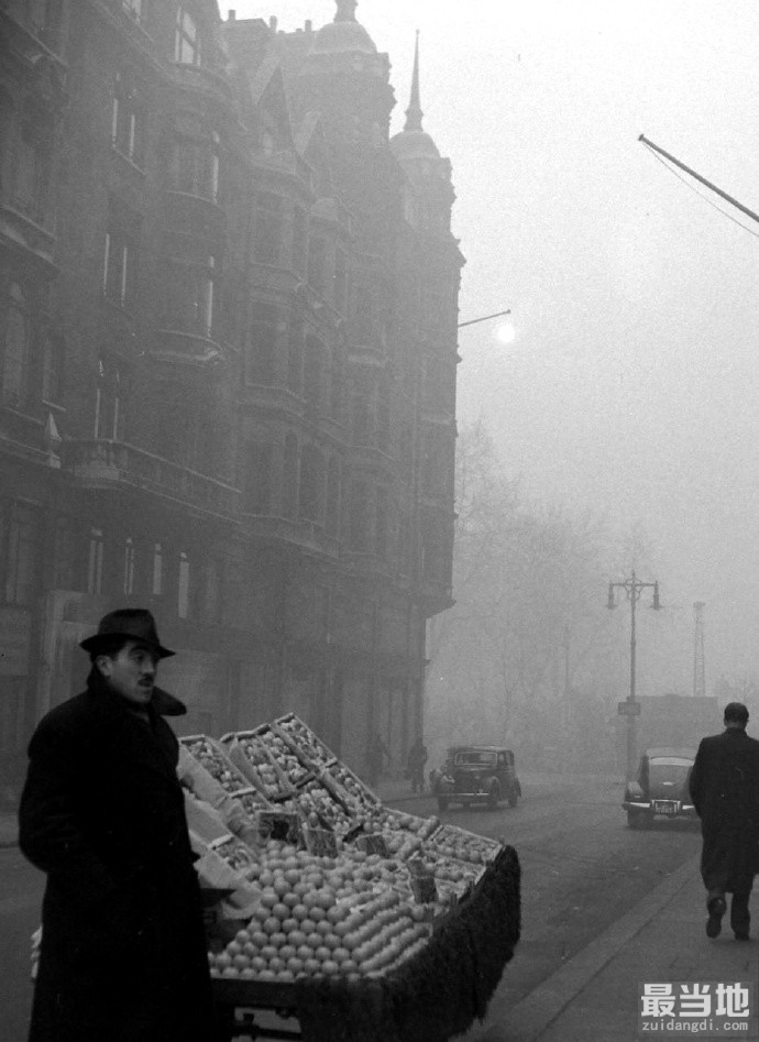老照片：1947年，大雾弥漫中的英国首都伦敦-8.jpg